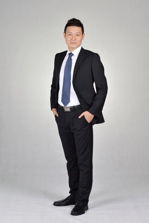 鲜余泽 视觉与舞美负责人